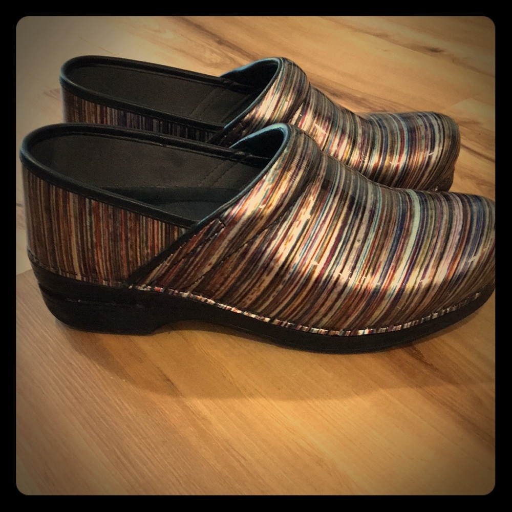 Dansko XP Clogs Size 42 Women’s Rainbow Stripe